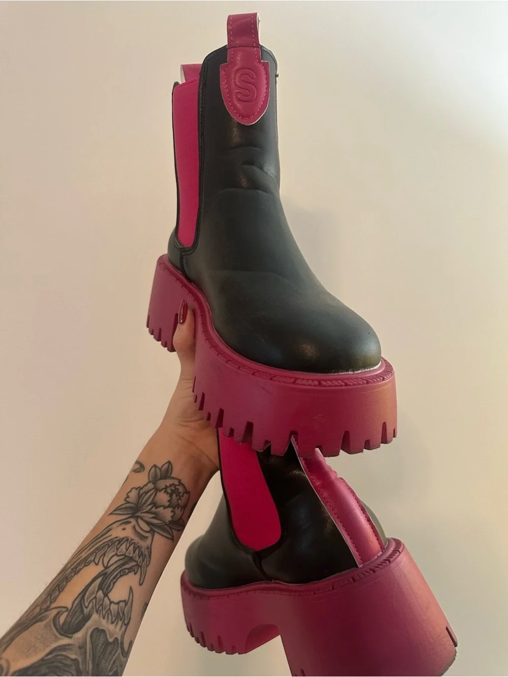 Black & Fuchsia Platform Chelsea Boots - Women